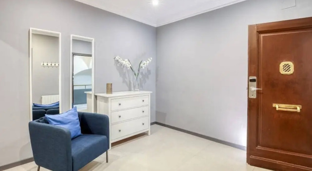 Lovely & Spacious 4bed Sleeps8 in BCN Center, Забронировать Отель Барселона провинция Барселона, рядом с Jove Regina Theatre