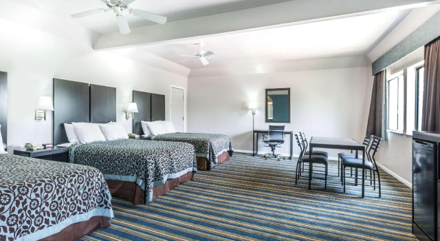 Шестиместный номер Standard Days Inn by Wyndham Dickinson TX