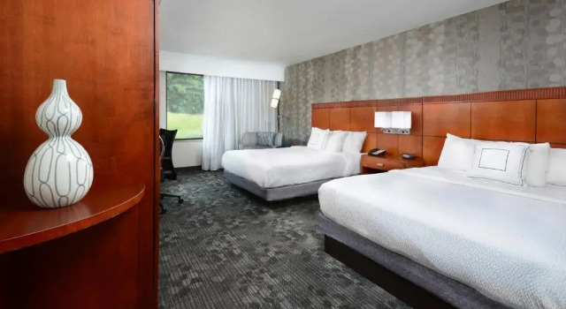 Четырёхместный номер Standard Courtyard Danville