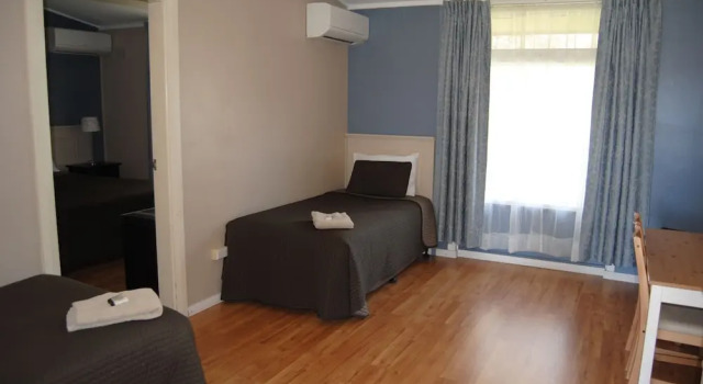 Семейный люкс с 2 комнатами Airlie House Motor Inn