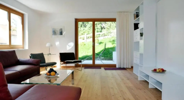 Crastuoglia 720 - Nr. 1, Book Hotel Scuol Grisons