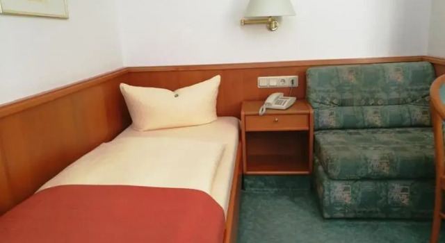 Hotel-Pension Am Kurpark, Prenota Affittacamere Hotel a Garz con parcheggio, Parcheggio