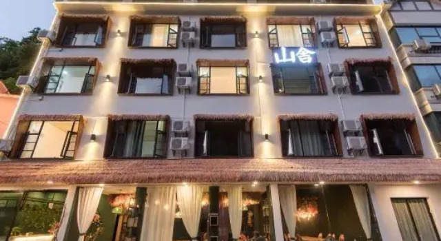 Shanshe · Shennongjia B&B (Muyu Town Store)