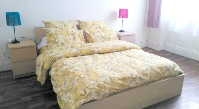 Apartment With one Bedroom in Lyon, With Wonderful City View and Wifi, Rezerwuj Apartament Hotele w Rhône z parkingiem, Parking