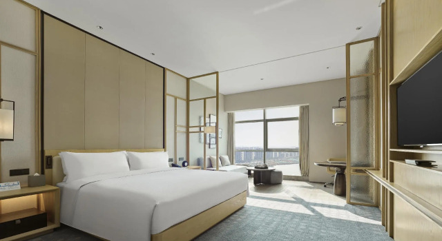 Номер Standard с видом на озеро Hilton Suzhou Yinshan Lake
