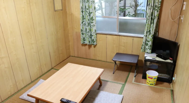 Minshuku Robinson, Book Hotel Hoteller i Gishifu Island med parkering, Parkering