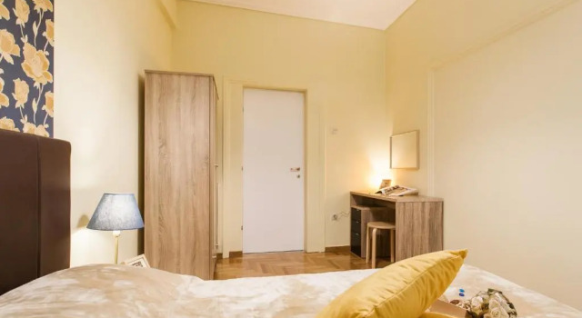 Private Central View rooms in apartment near to Acropolis Metro Station, Забронировать Апартаменты/квартира Неос-Космос Афины, рядом с Холм Филопаппос