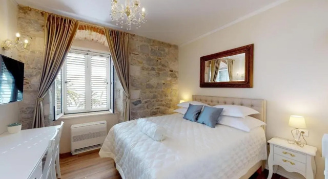 Апартаменты Chrysanta Apartments