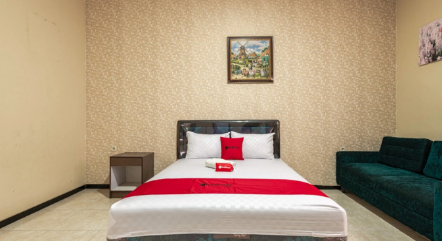 Premium quarto RedDoorz Syariah near Gajayana Stadium Malang
