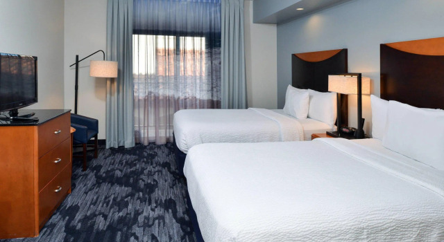Четырёхместный полулюкс c 1 комнатой с видом на внутренний двор Fairfield Inn & Suites Santa Cruz - Capitola