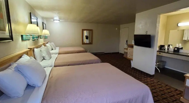 Номер Superior Economy Inn
