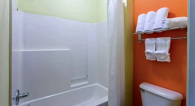 Номер Standard AmericInn by Wyndham Streator