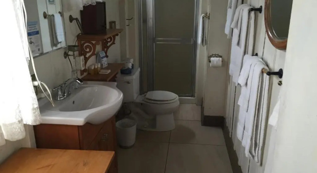 Четырёхместный коттедж Catalina Island Seacrest Inn