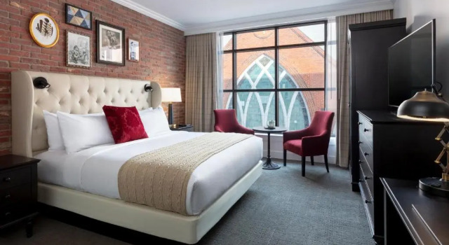Номер The Foundry для гостей с ограниченными возможностями Foundry Hotel Asheville, Curio Collection By Hilton