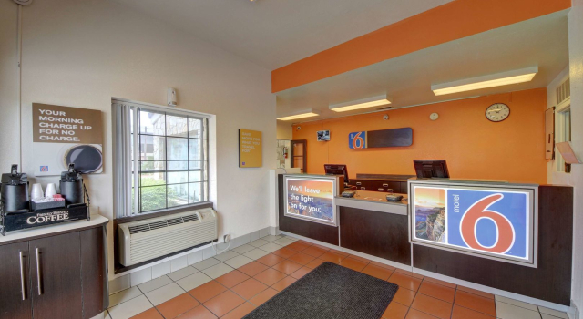 Motel 6-San Antonio, TX - Downtown - Market Square, Забронировать Мотель Мотели Сан-Антонио, рядом с Квартал исторических искусств Ла Вильита, Мотель