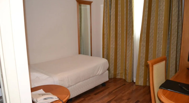 Одноместный номер Standard Tricolore Hotel