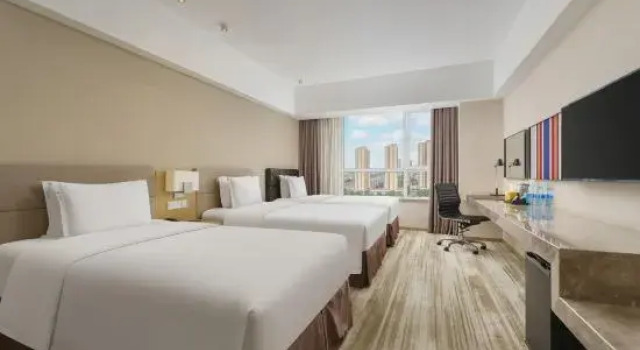 Трёхместный номер Standard Holiday Inn Express Shenyang Tawan by IHG
