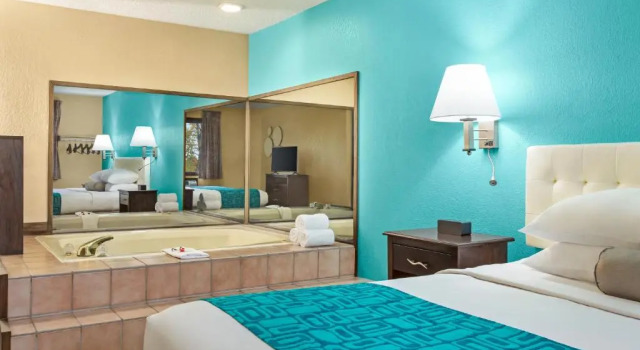 Люкс Howard Johnson by Wyndham Waterloo/Cedar Falls