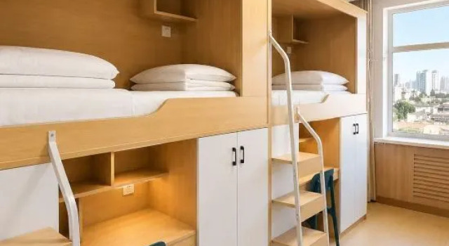 Кровать в общем номере (мужской номер) Haolong Hotel