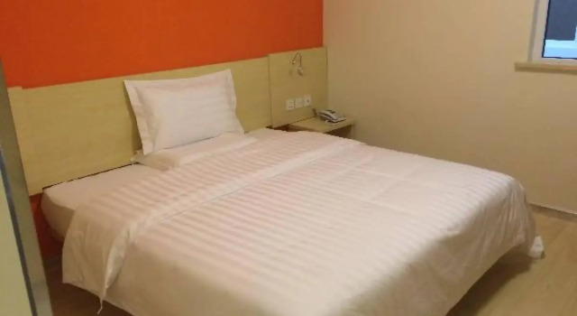 7 Days Inn Beijing Shunyi Development Area Mordern Motor City Branch, Book Hotel Hoteller i Beijing Province med parkering, Parkering