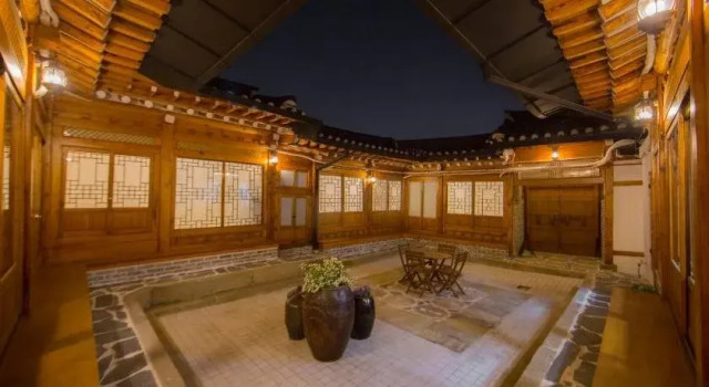 Stay 256 Hanok Guesthouse, Забронировать Отель Отели Сеула с парковкой, рядом с Католический собор Святого Михаила, Парковка
