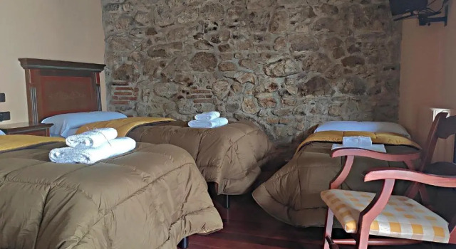 Трёхместный номер Standard с балконом Posada de Candelario