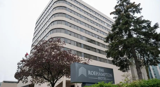 Кровать в общем номере Best Western Roehampton Hotel & Suites