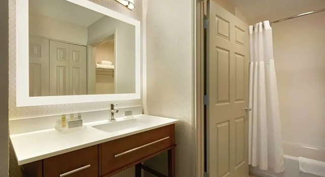 Четырёхместный люкс с 2 комнатами Homewood Suites by Hilton Portland Airport