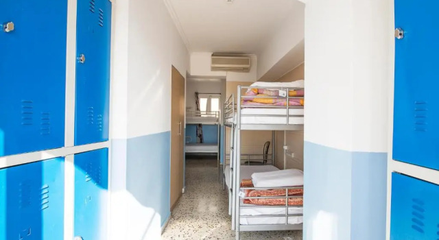 Кровать в общем номере Отель Safestay Athens