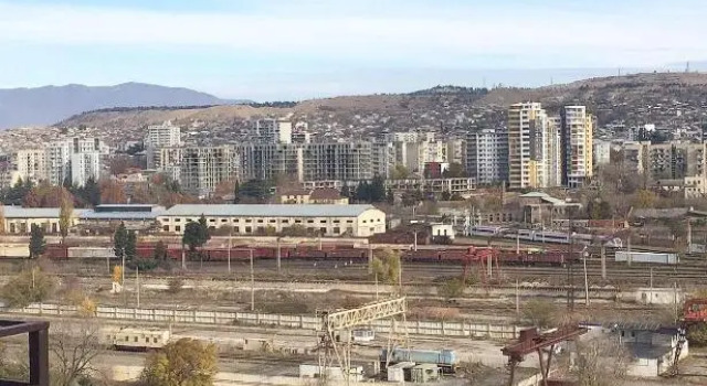 jhonberi 2, Забронировать Отель Дидубе Тбилиси, рядом с Церетели