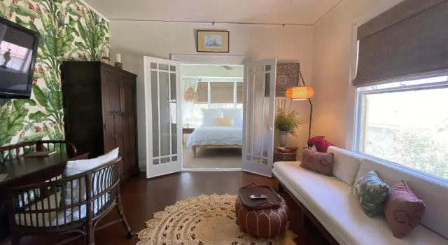 Люкс с балконом Avenue O Bed and Breakfast