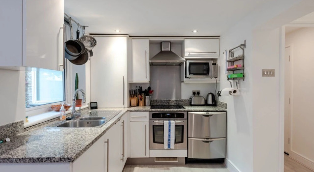Gorgeous, Central 2 Bed for Up To 4, Bayswater, Забронировать Отель Отели Англии 3 звезды, 3*