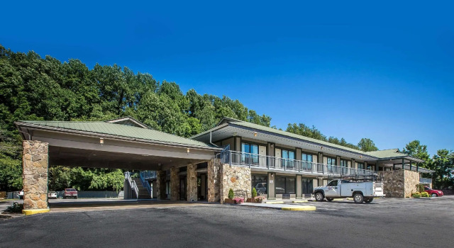 Номер Standard Quality Inn & Suites Mt Chalet
