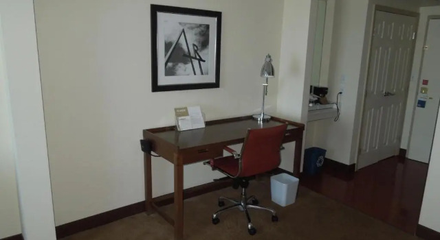 Номер Standard Four Points by Sheraton Columbus-Polaris