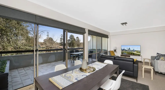Апартаменты Comfort с 2 комнатами с балконом Accommodate Canberra - The Summit