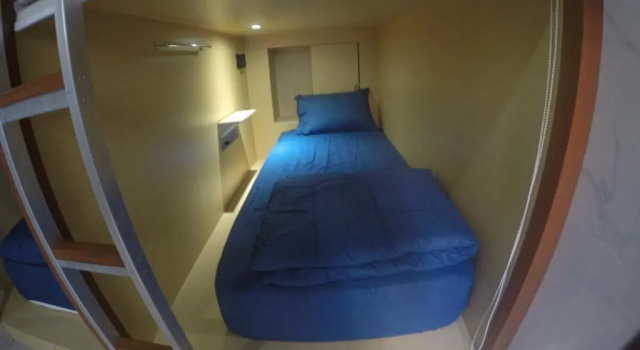 Кровать в общем номере Jepun Segara Guest House