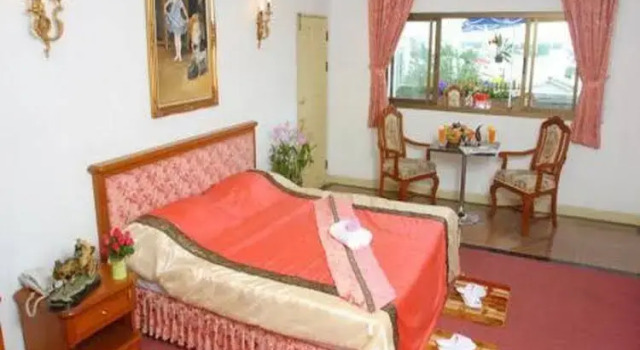 13 Coins Bang Yai Hotel