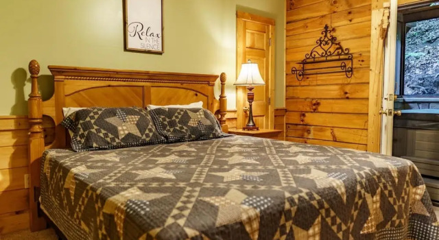 Er97 - Squirrel's Retreat - Close To The Action In Pigeon Forge! 2 Bedroom Cabin by RedAwning