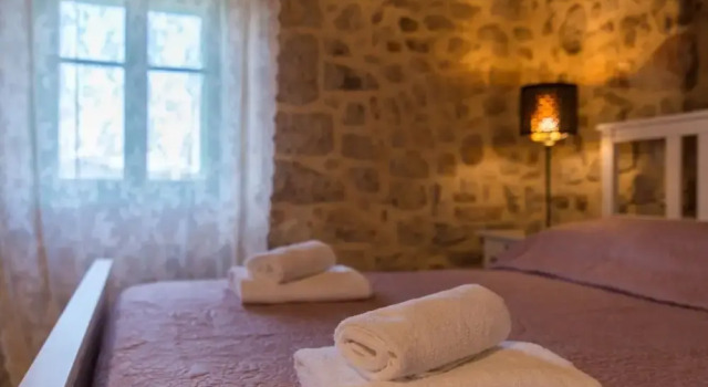 Peace - Rustic With Pool - H, Varaa Hotelli Hotellit Kvarner Islands uima-altaalla, Uima-allas