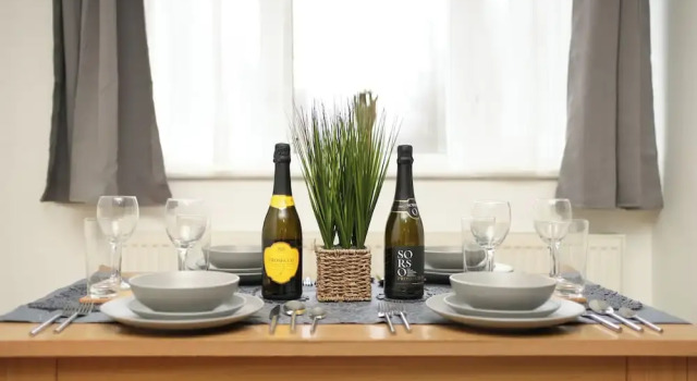 Balcony-freeparking-centrallocation-familyfriendly, Забронировать Отель Отели Лондона с парковкой, рядом с Stoke Newington Station, Парковка