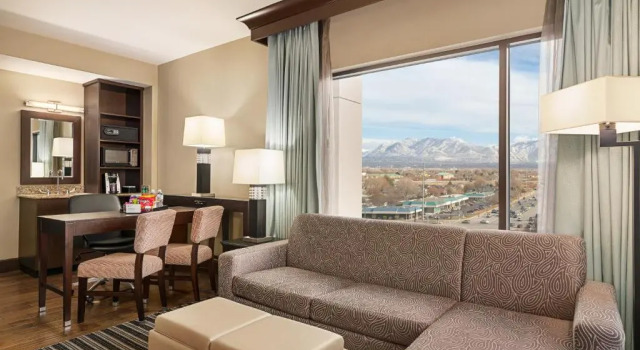 Люкс Embassy Suites by Hilton Salt Lake West Valley City