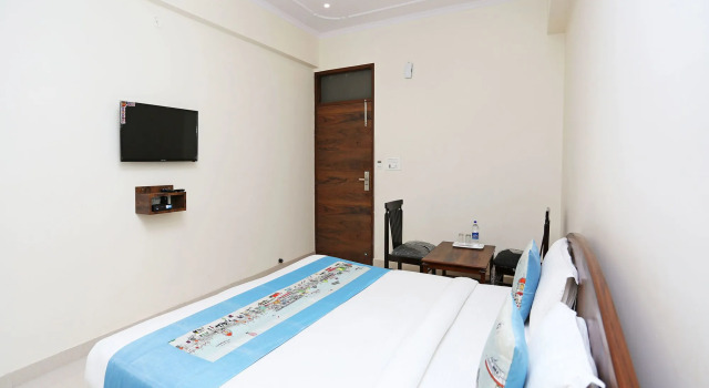 OYO 8425 Hotel Shiv Palace, Забронировать Отель Отели штата Раджастхана с парковкой, Парковка
