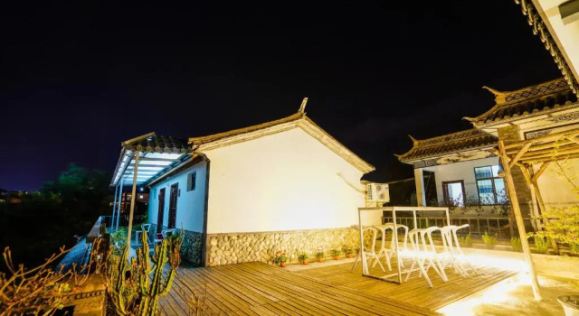 Dali Ancient Town Monster B&B, Book Bed and Breakfast Cheap Hotels in Yunnan