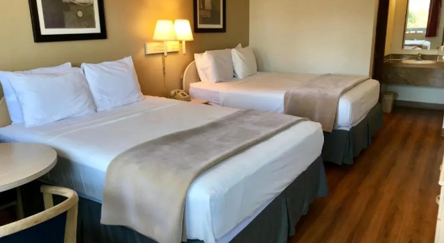 Четырёхместный номер Standard Sea-Tac Airport Value Inn