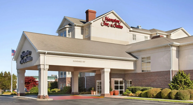Hampton Inn & Suites Providence/Warwick-Airport, Varaa Hotelli Hotellit New England uima-altaalla, Uima-allas