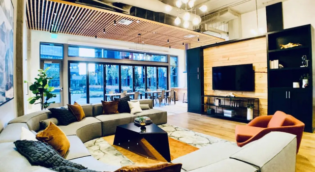Posh Pad with Water Views, Забронировать Отель Киркленд штат Вашингтон
