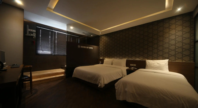 Двухместный номер Standard Brown Dot Hotel Beomil