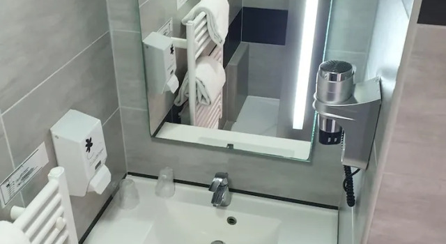 Двухместный номер Comfort Hôtel Saint Louis
