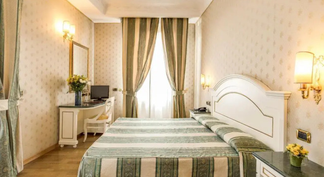 Трёхместный номер Comfort Hotel La Lumiere Di Piazza Di Spagna