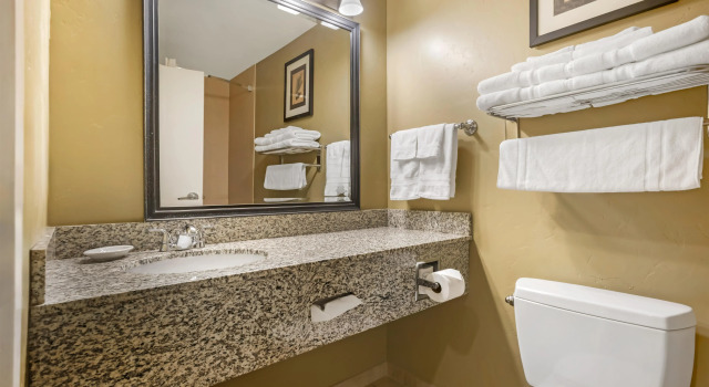 Четырёхместный номер Standard Best Western Plus Canyon Pines